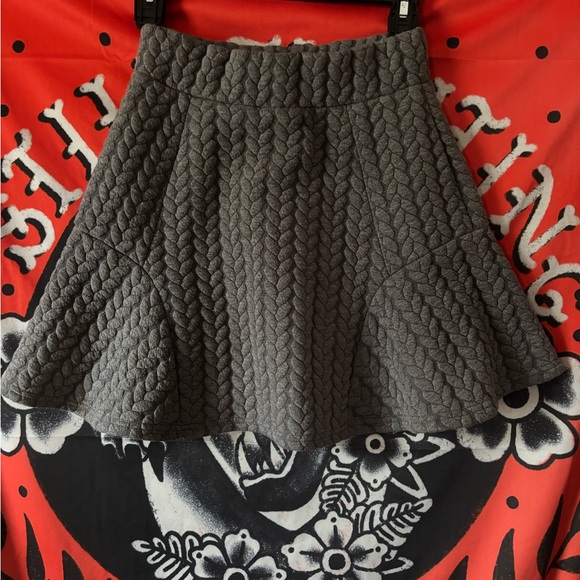 Elegant Gray Quilted Sweater Skirt - Picture 1 of 8